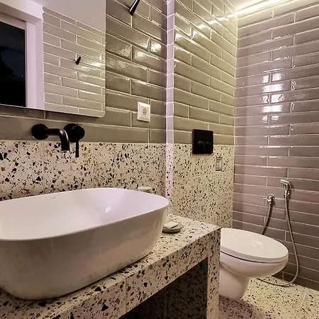 μπροστά στη πλατεία ναυαρίνου/τσιμισκη Apartment Thessaloniki